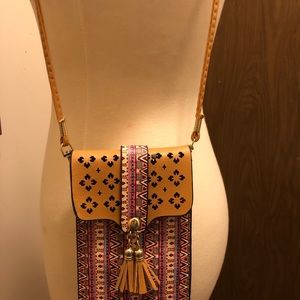Aztec Cellphone Crossbody With Window 7” Tall x 4.75” Wide Gently Used